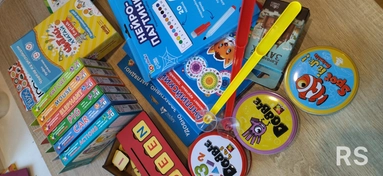 Игры для изучения слов, развития быстроты реакции, построения предложений.