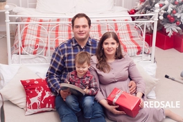 Новогодняя семейная фотосессия в студии, г.Минск