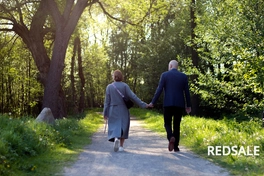 Фотосессия юбилея совместной жизни. Нежность и красота на природе